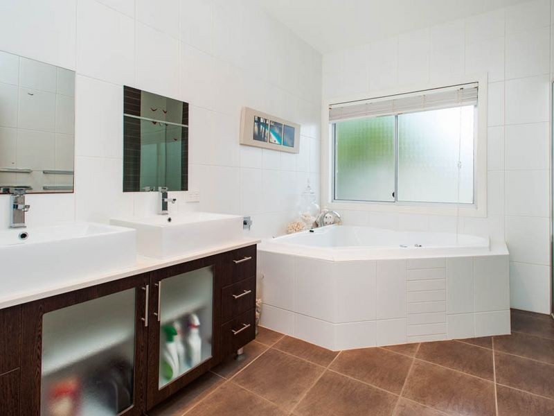 11 SALVADO DRIVE, Pacific Pines QLD 4211