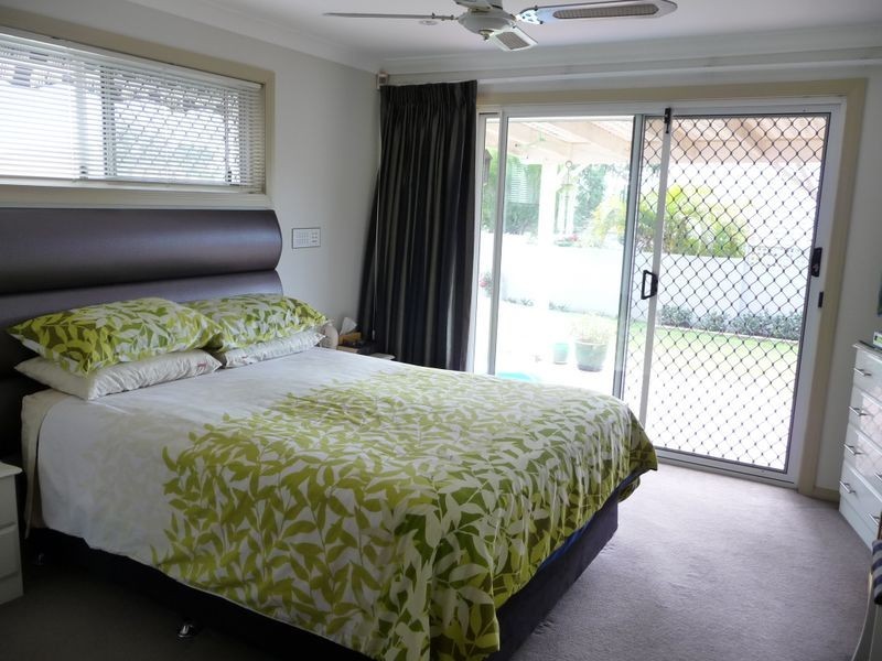 14 Pearson Close, Arundel QLD 4214