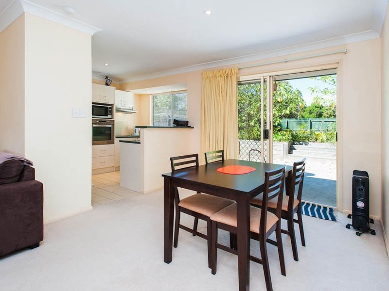 2/482 Pine Ridge Rd, Coombabah QLD 4216