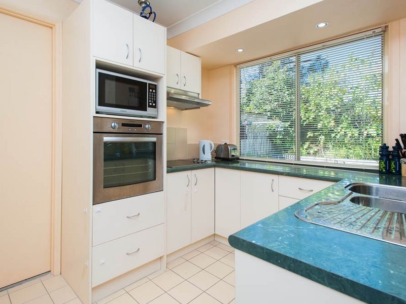 2/482 Pine Ridge Rd, Coombabah QLD 4216
