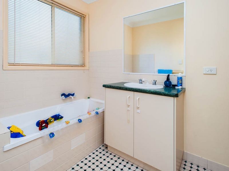 2/482 Pine Ridge Rd, Coombabah QLD 4216