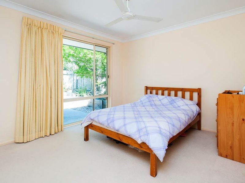 2/482 Pine Ridge Rd, Coombabah QLD 4216