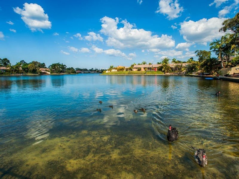 2/26 Crystal Reef Drive, Coombabah QLD 4216