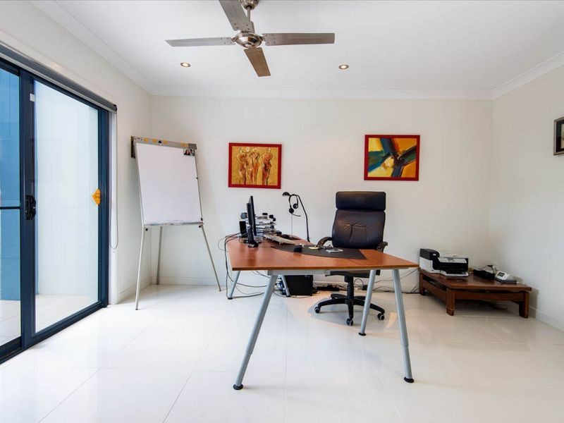 10 Cobbler Place, Pacific Pines QLD 4211