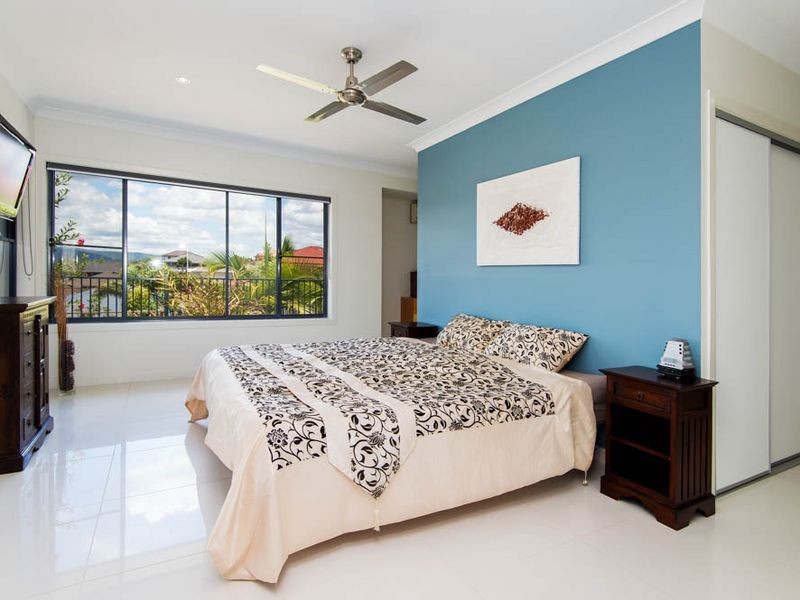 10 Cobbler Place, Pacific Pines QLD 4211