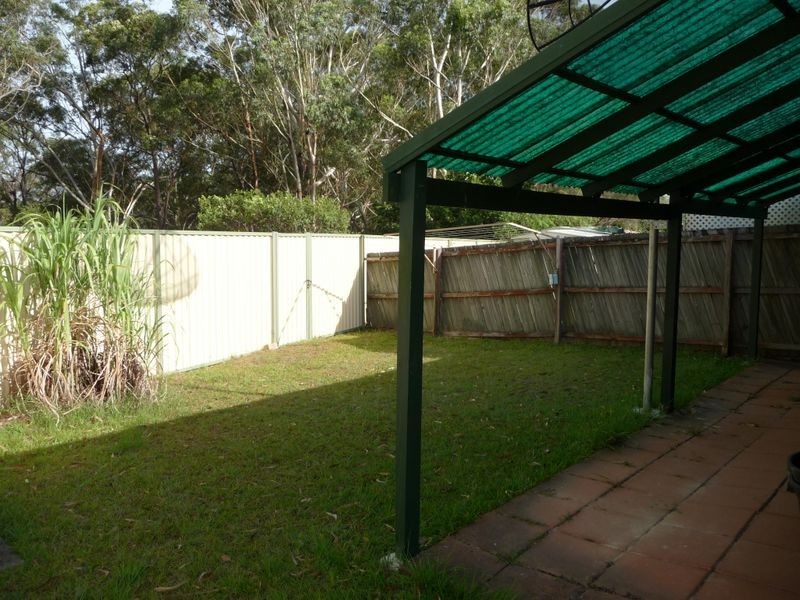 1/4 Nina Parade, Arundel QLD 4214