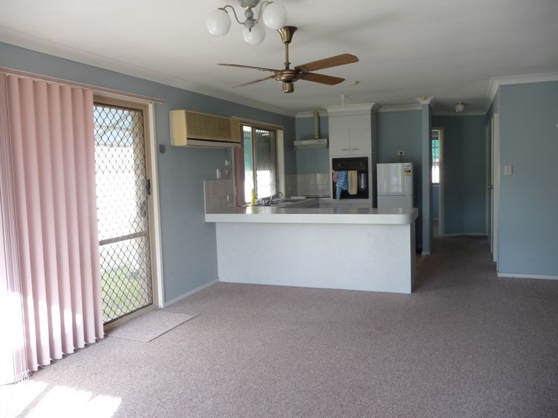 1/4 Nina Parade, Arundel QLD 4214
