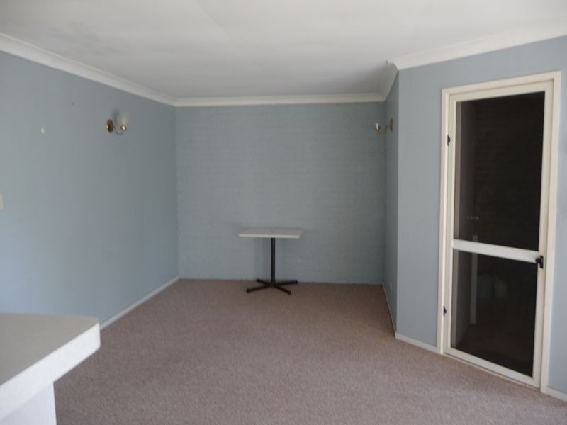 1/4 Nina Parade, Arundel QLD 4214