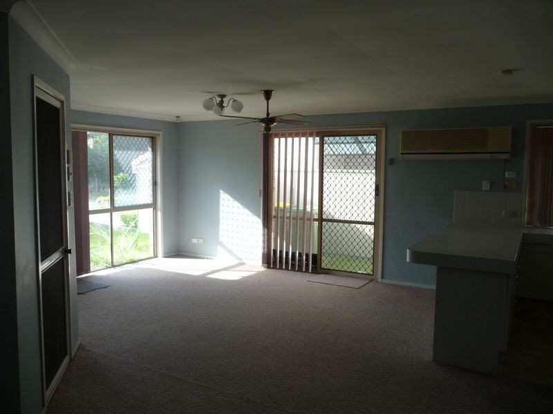 1/4 Nina Parade, Arundel QLD 4214