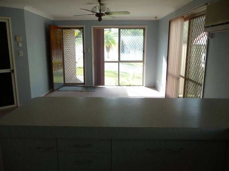 1/4 Nina Parade, Arundel QLD 4214