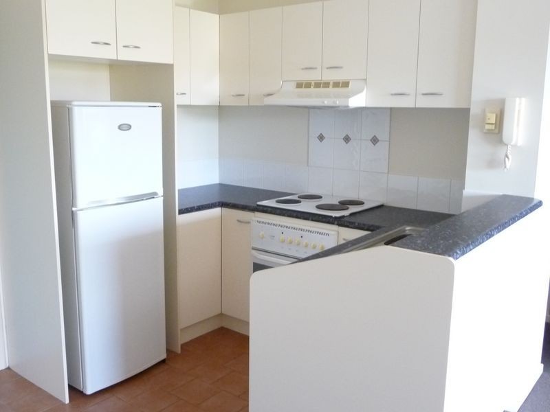 6/14 SPENDELOVE AVENUE, Southport QLD 4215