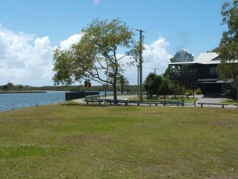 18 Crescent Avenue, Hope Island QLD 4212