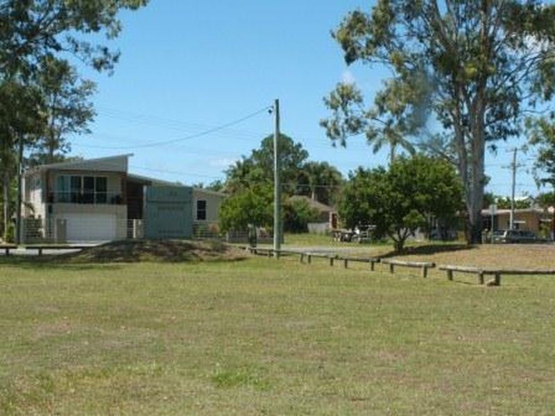 18 Crescent Avenue, Hope Island QLD 4212