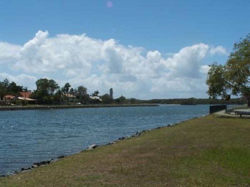 18 Crescent Avenue, Hope Island QLD 4212