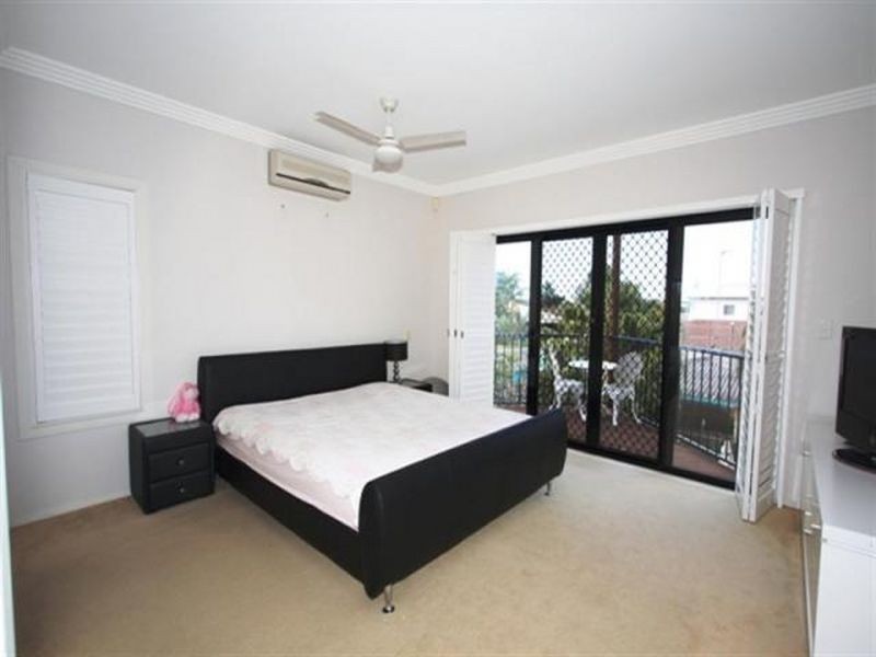 1/61 Paradise Parade, Paradise Point QLD 4216