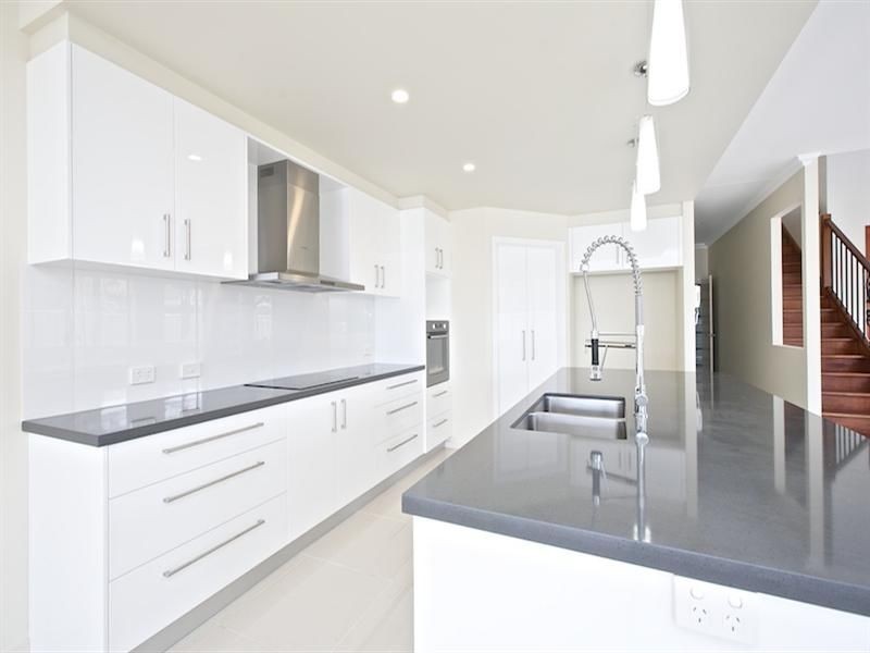 2/107 Bayview Street, Runaway Bay QLD 4216