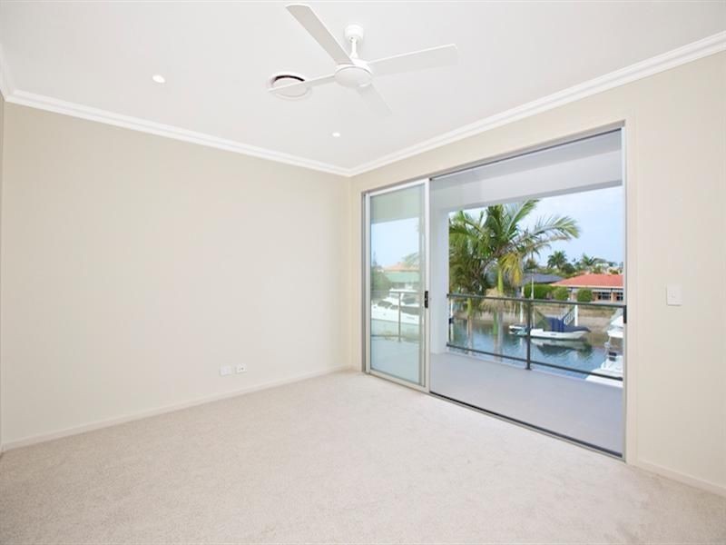 2/107 Bayview Street, Runaway Bay QLD 4216