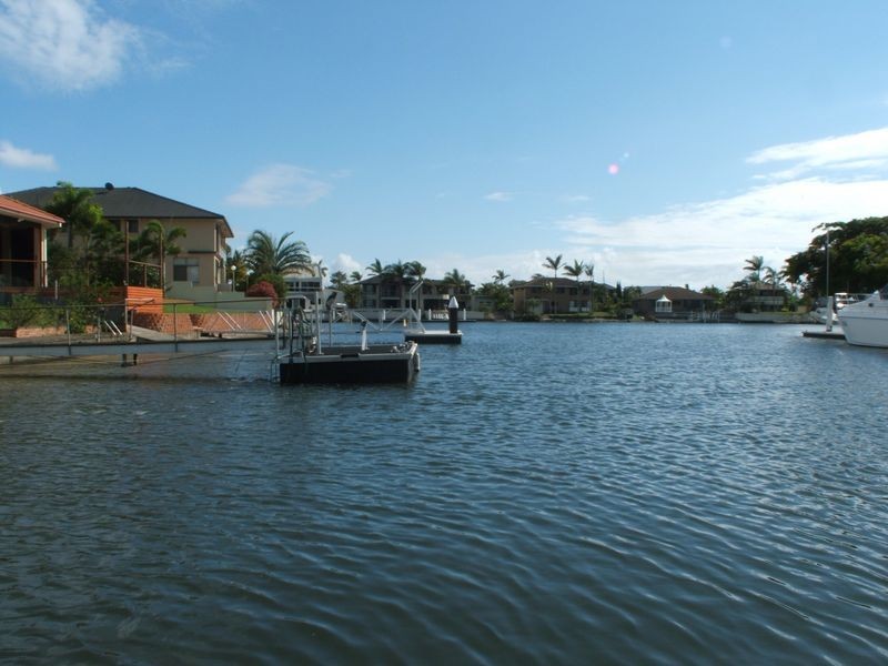 2/107 Bayview Street, Runaway Bay QLD 4216