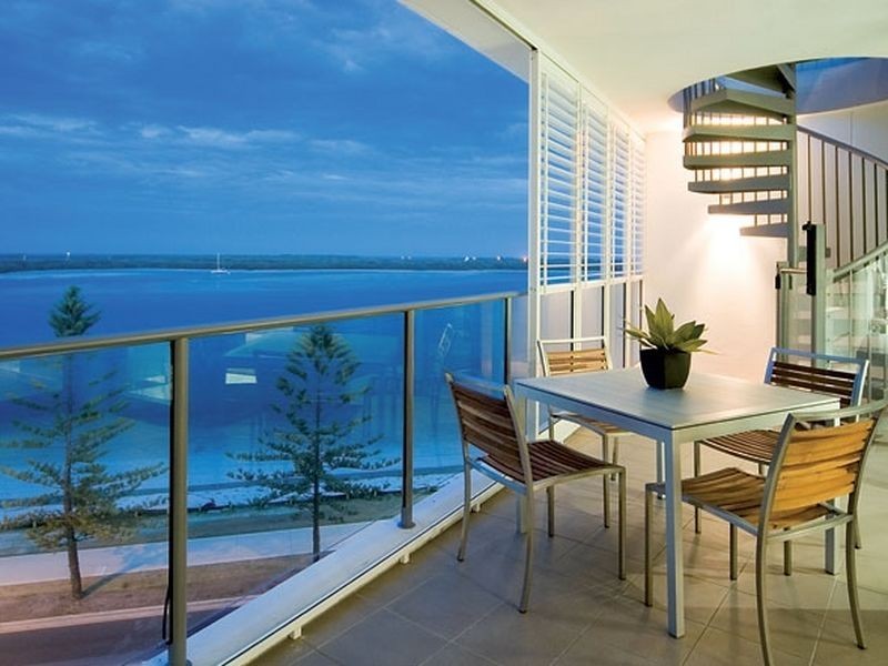 215/19 Imperial Parade, Labrador QLD 4215