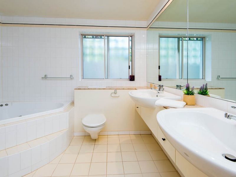 6/76 Chichester Drive, Arundel QLD 4214