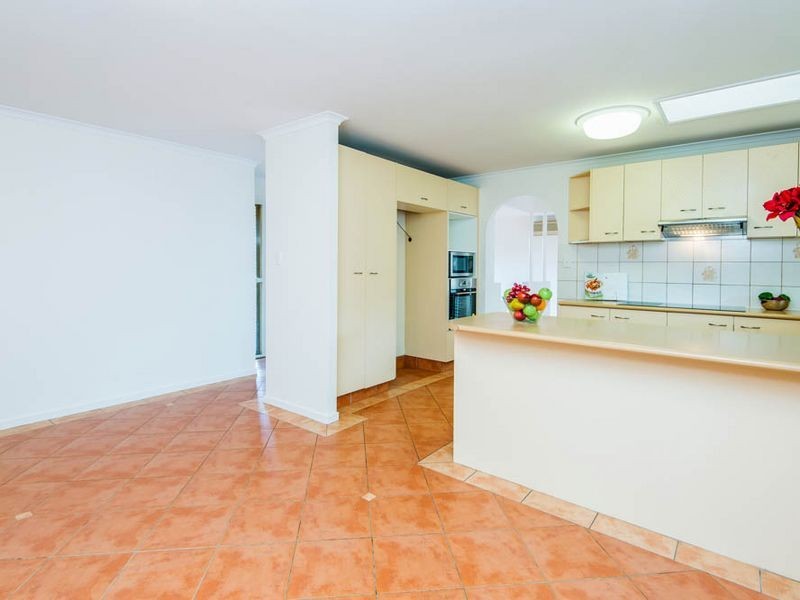 22 Footscray Court, Arundel QLD 4214