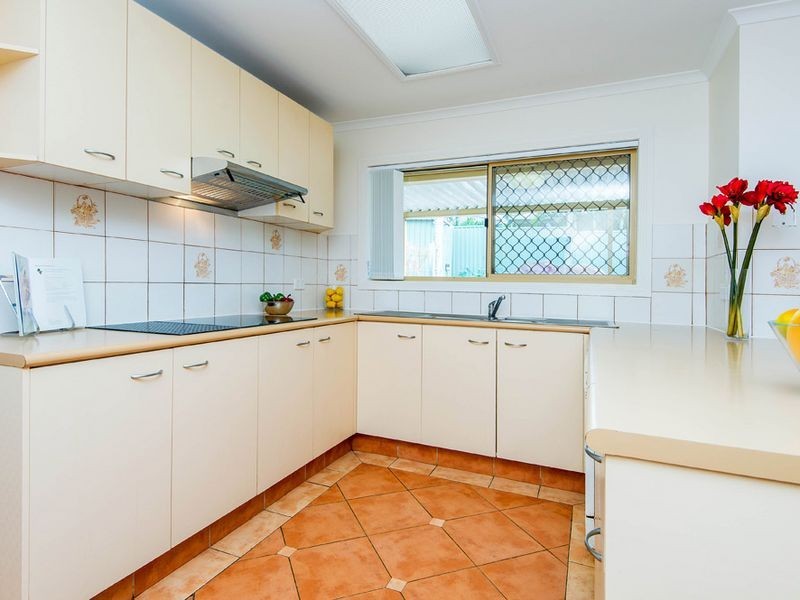 22 Footscray Court, Arundel QLD 4214