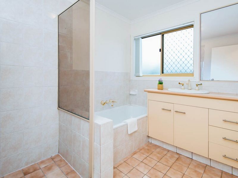 22 Footscray Court, Arundel QLD 4214