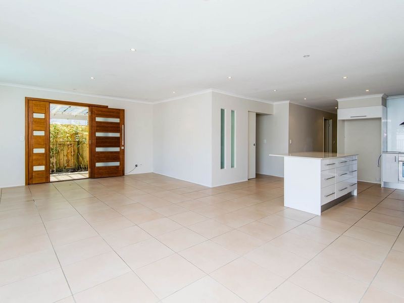 37 Mungera Street, Runaway Bay QLD 4216