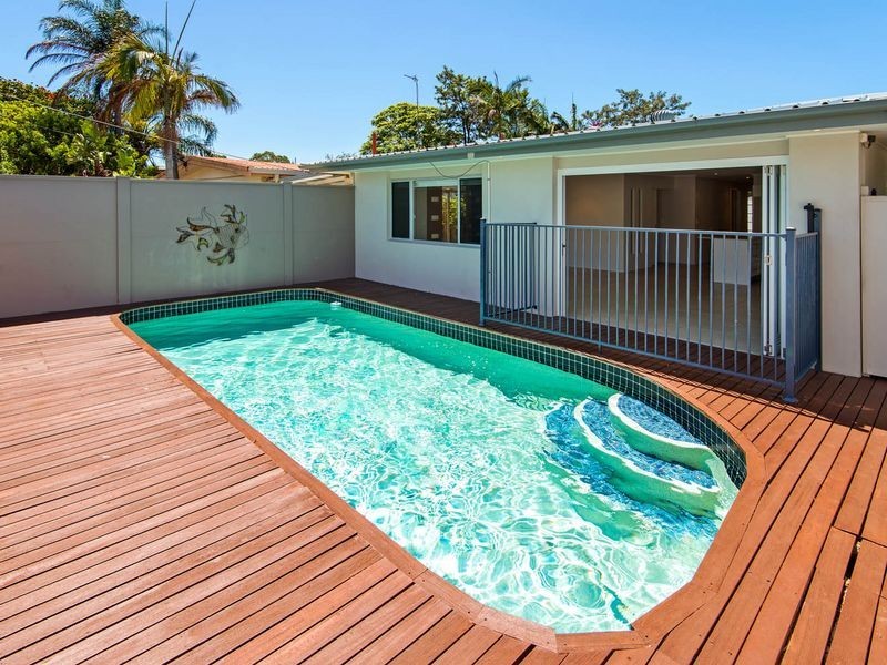 37 Mungera Street, Runaway Bay QLD 4216