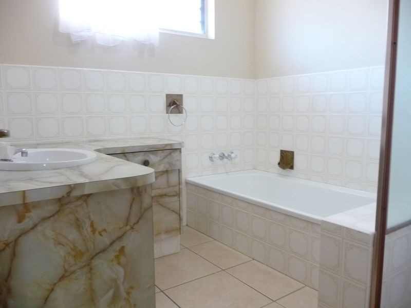 25 O’Grady Drive, Paradise Point QLD 4216