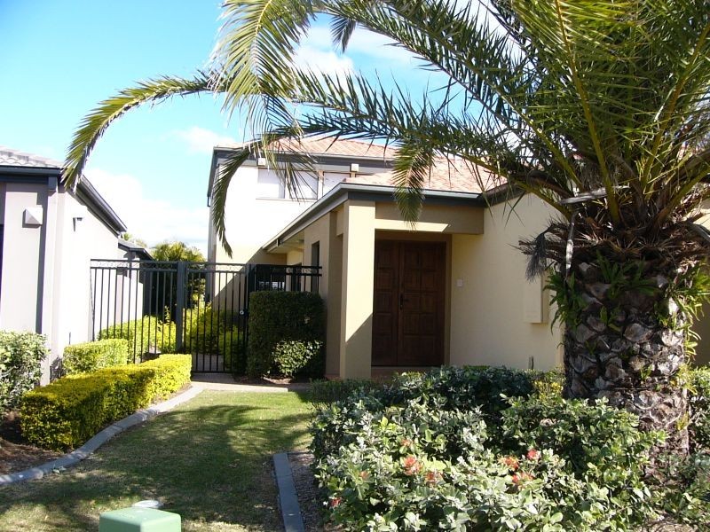 535 Oyster Cove Promenade, Helensvale QLD 4212