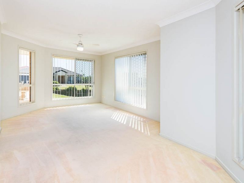 8 Buddy Holly Close, Parkwood QLD 4214