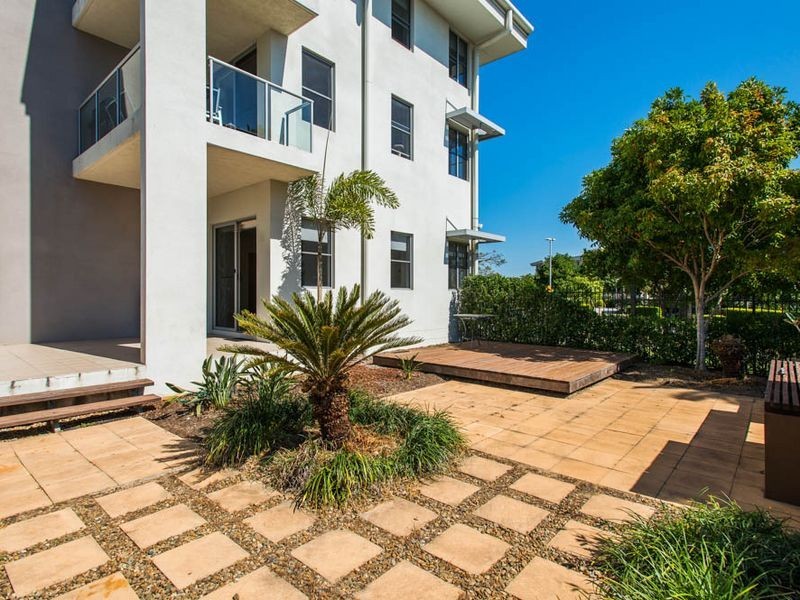 911/66 Sickle Avenue, Hope Island QLD 4212