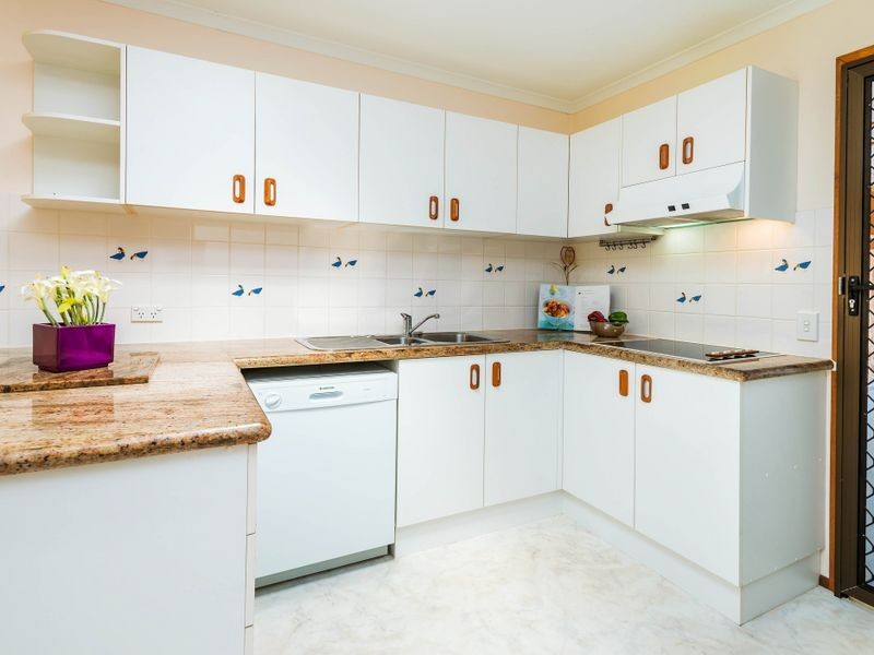 2/92 Kangaroo Avenue, Coombabah QLD 4216