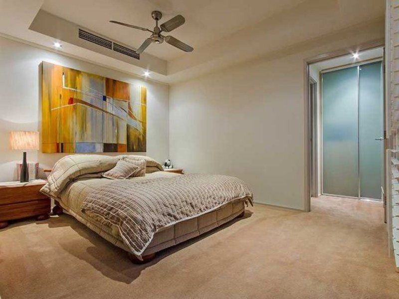 7008 RIVERVIEW CRESCENT, Sanctuary Cove QLD 4212