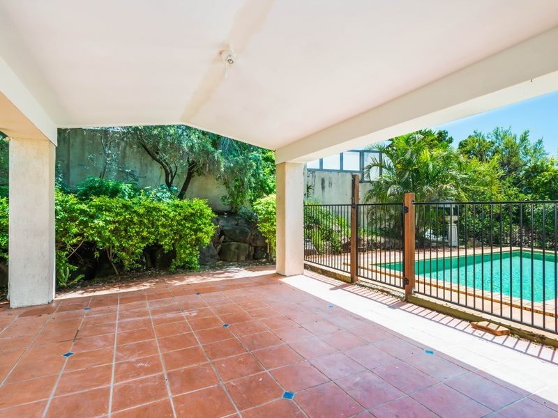 31 Arun Drive, Arundel QLD 4214