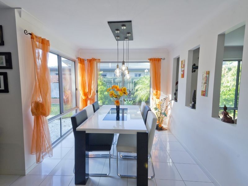 11 Casuarina Way, Helensvale QLD 4212