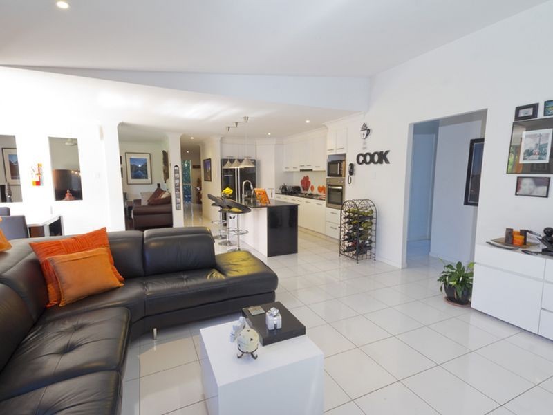11 Casuarina Way, Helensvale QLD 4212