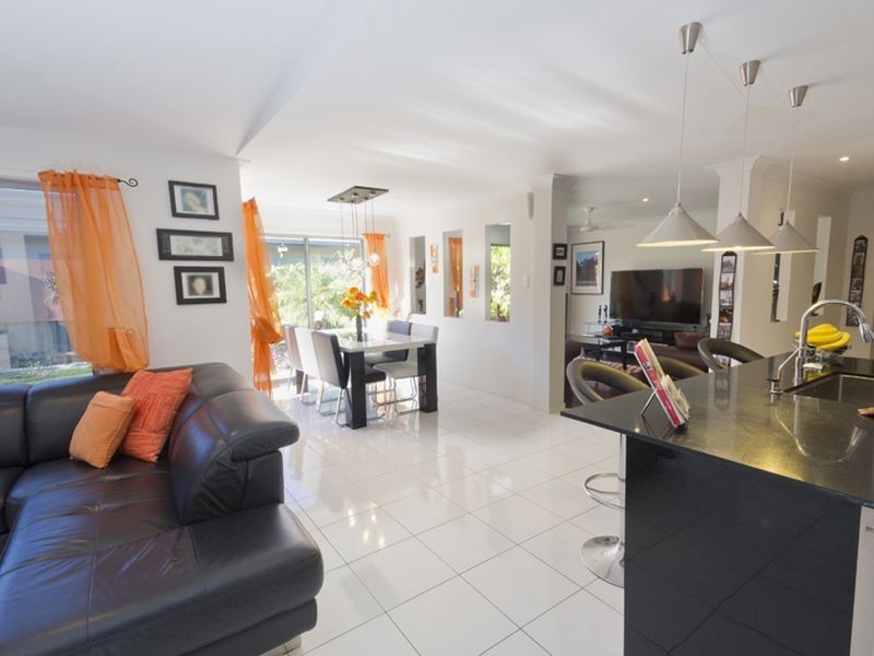 11 Casuarina Way, Helensvale QLD 4212