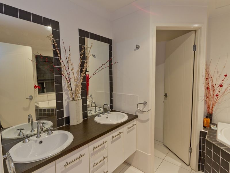 11 Casuarina Way, Helensvale QLD 4212