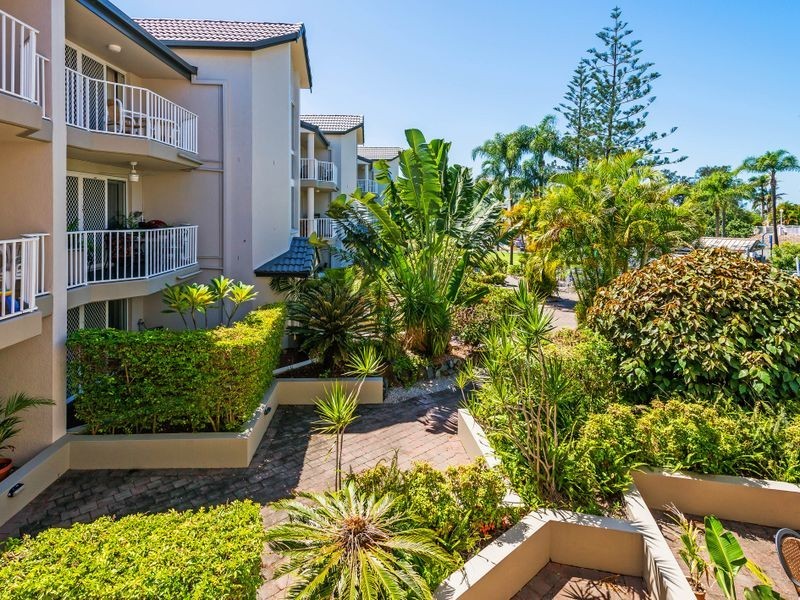 22/37 Bayview Street, Runaway Bay QLD 4216