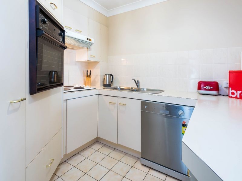 22/37 Bayview Street, Runaway Bay QLD 4216