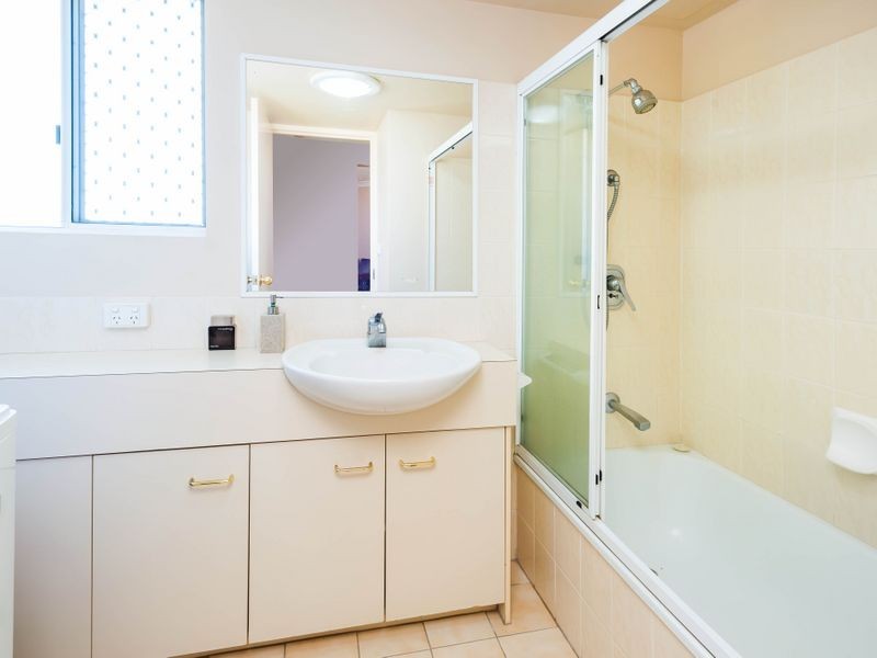 22/37 Bayview Street, Runaway Bay QLD 4216