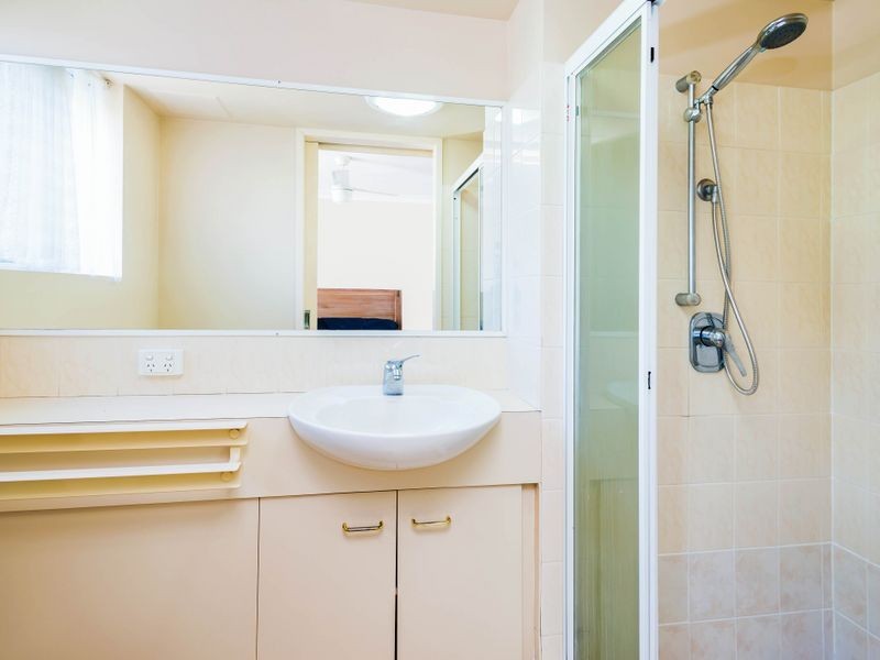 22/37 Bayview Street, Runaway Bay QLD 4216