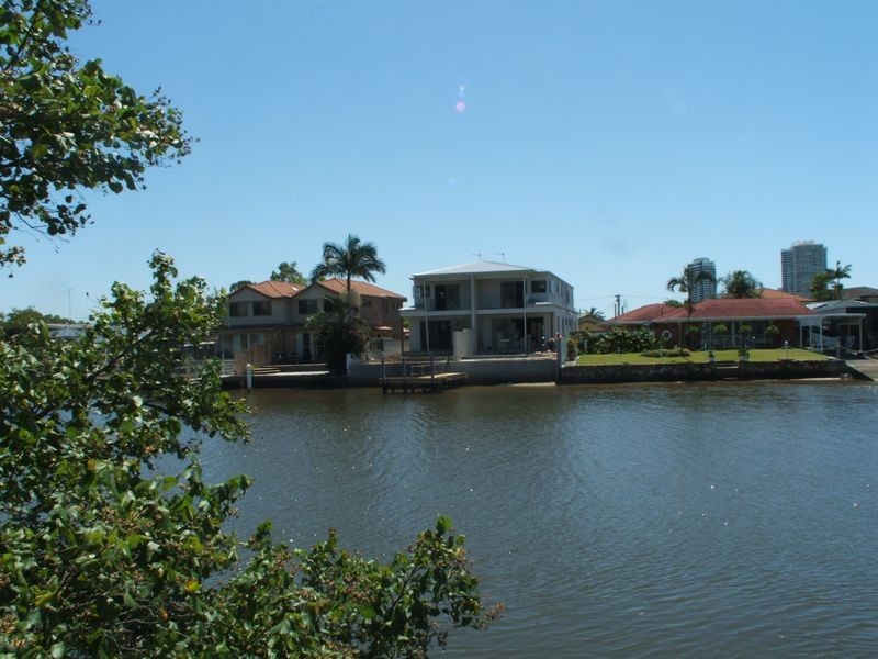 2/10 Vaggelas Crescent, Biggera Waters QLD 4216