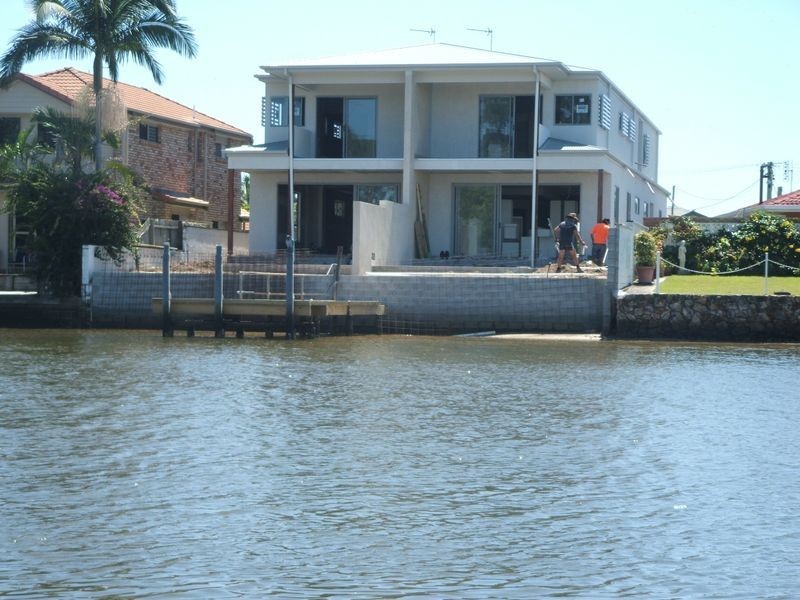 2/10 Vaggelas Crescent, Biggera Waters QLD 4216