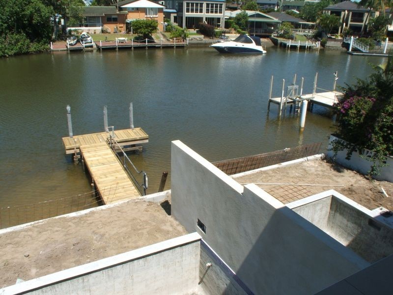 2/10 Vaggelas Crescent, Biggera Waters QLD 4216