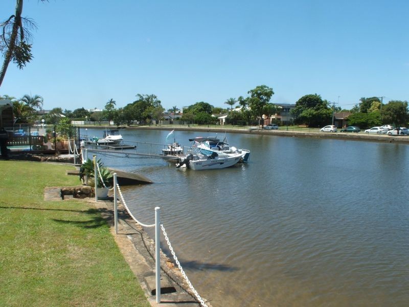 2/10 Vaggelas Crescent, Biggera Waters QLD 4216
