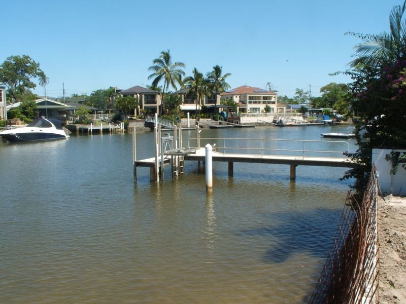 2/10 Vaggelas Crescent, Biggera Waters QLD 4216