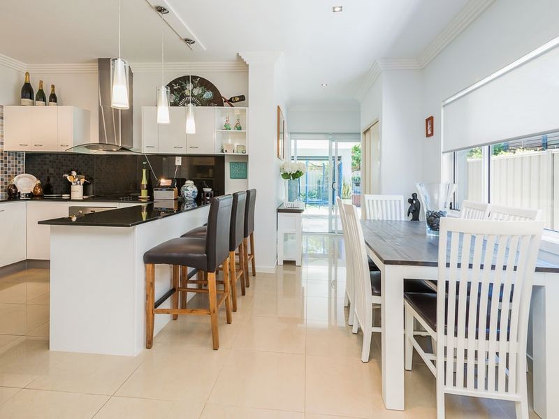 2/374 Pine Ridge Road, Coombabah QLD 4216